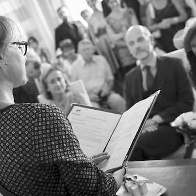 Photo de mariage, photo du couple à la mairie