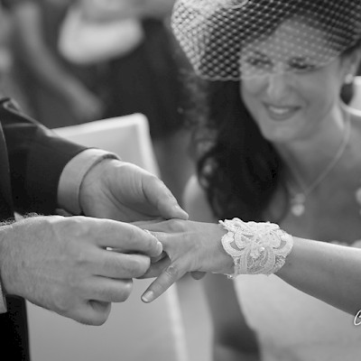 Photo de mariage, passage des alliances