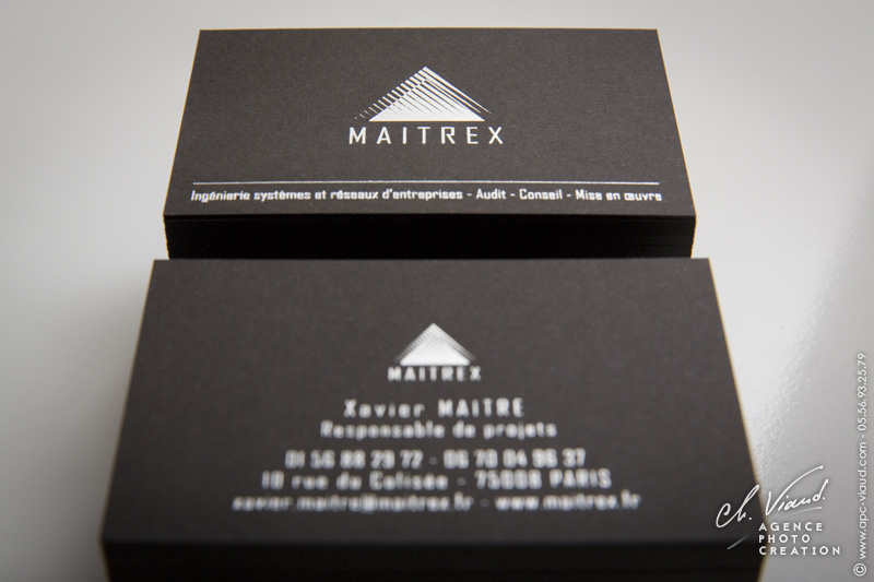 Création d'une carte de visite sur fond noir avec dorure argent