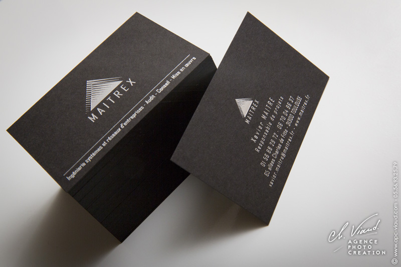 Création d'une carte de visite sur fond noir avec dorure argent