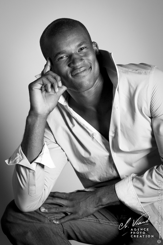 Portrait photo en noir et blanc pour homme