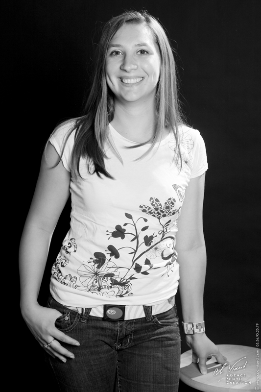 Portrait en studio d'une jeune femme