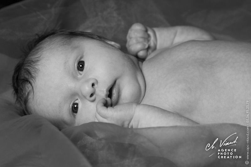 Séance de naissance d'un bébé