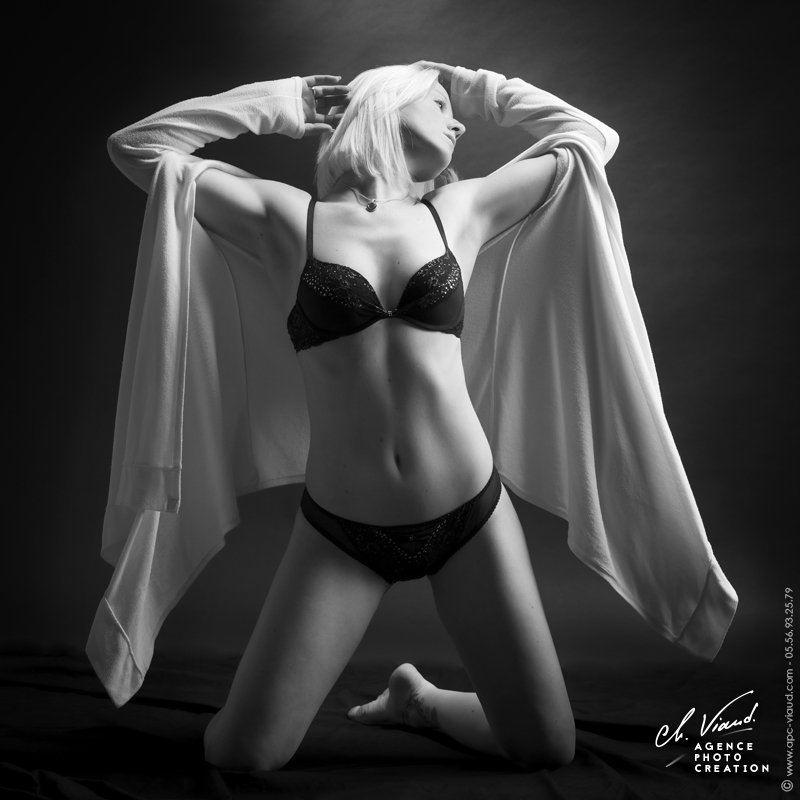 Shooting photo en noire et blanc pour femme