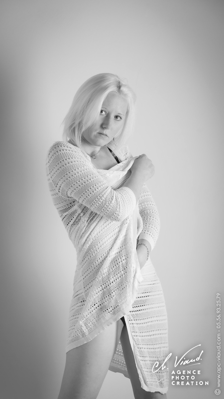 Shooting photo en noir et blanc et dentelle pour femme