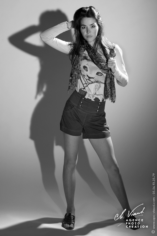 Photo de mode pour le book photo d'une jeune femme