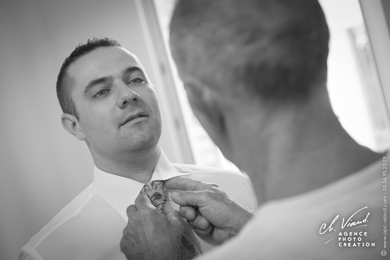 Reportage mariage, photo de la préparation du marié