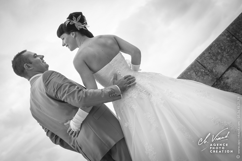 Reportage mariage, photo de couple dans les rue de saint-emilion