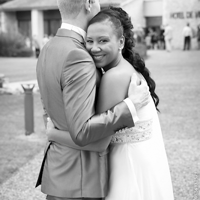 Reportage mariage, photo du couple de marié en noir et blanc