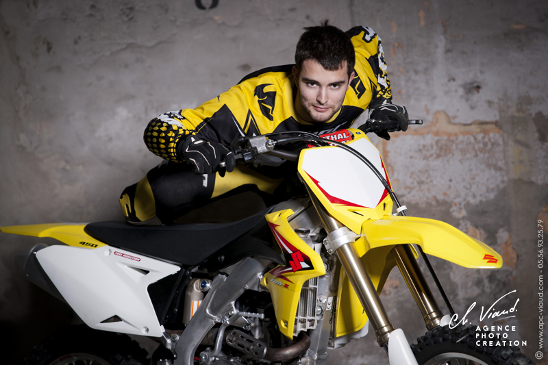 Séance photo magazine de moto cross