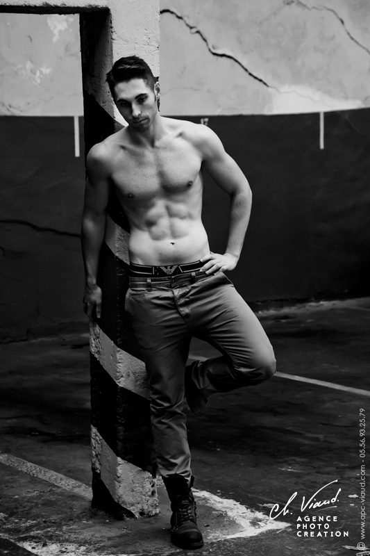 Shooting photo pour homme en exterieur