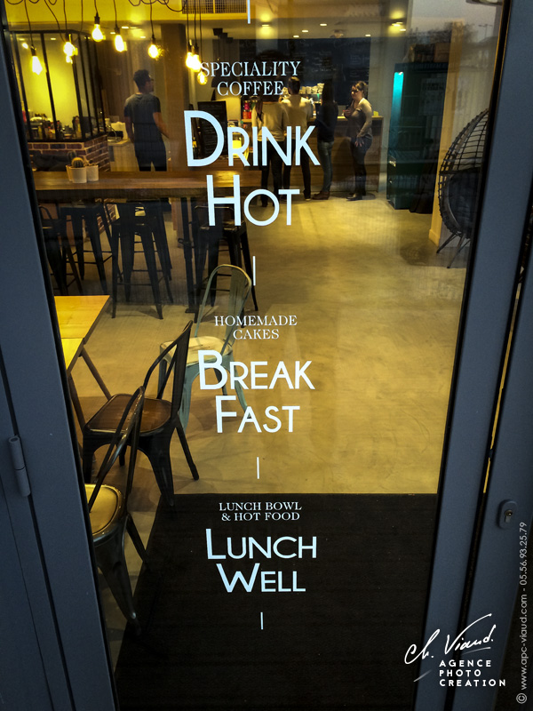 Création et impression Autocollant pour vitrine