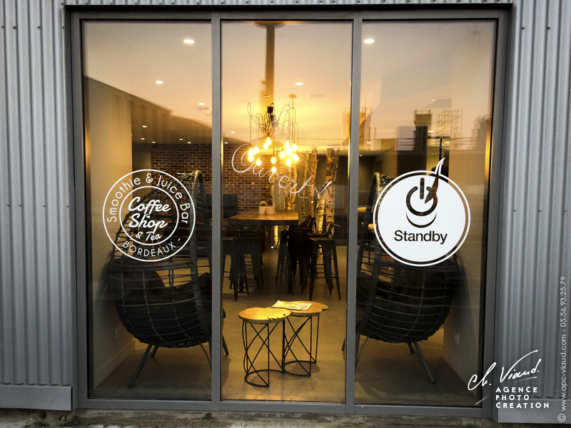 Création et impression Autocollant pour vitrine