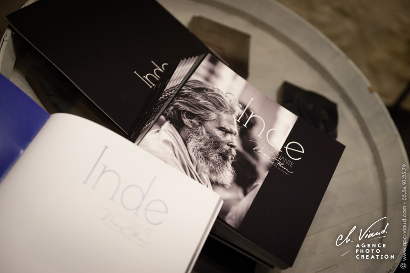 Création et mise en page d'un catalogue de présentation pour un photographe et son exposition sur l'inde