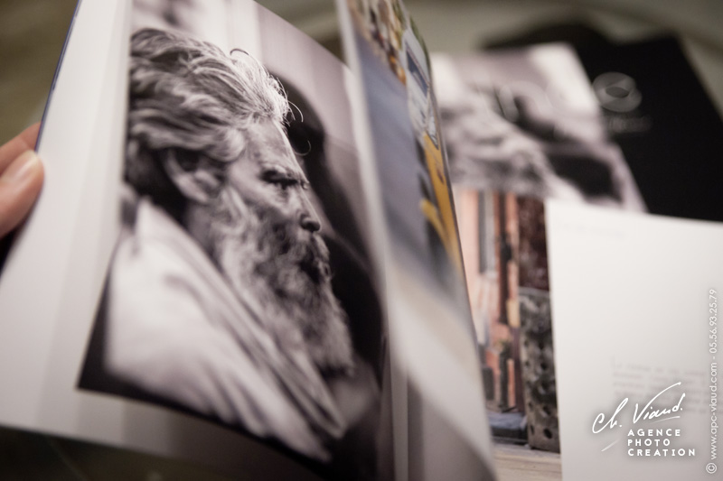 Création et mise en page d'un catalogue de présentation pour un photographe et son exposition sur l'inde