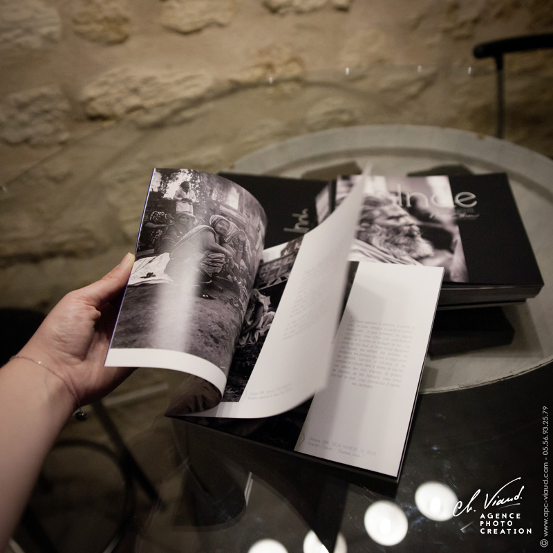 Création et mise en page d'un catalogue de présentation pour un photographe et son exposition sur l'inde