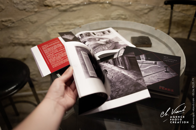 Création et mise en page d'un catalogue de présentation pour un auteur photographe et son exposotion humaniste