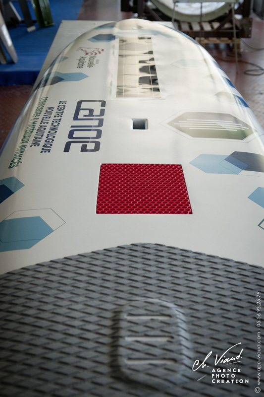 Création, impression et pose d'un stickers covering pour planche de paddle