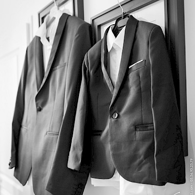 Reportage mariage, photo d'ambiance des costumes du mariés et de son fils