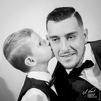 Reportage mariage, photo de la préparation du mariés et de son fils