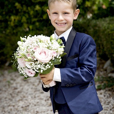 Reportage mariage, portrait du fils des mariés