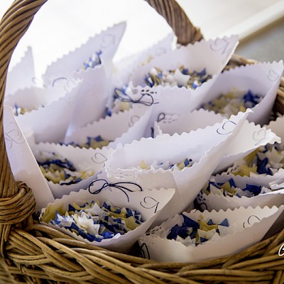 Reportage mariage, photo d'ambiance devant la mairie