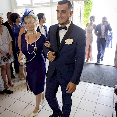 Reportage mariage, arrivée à la mairie