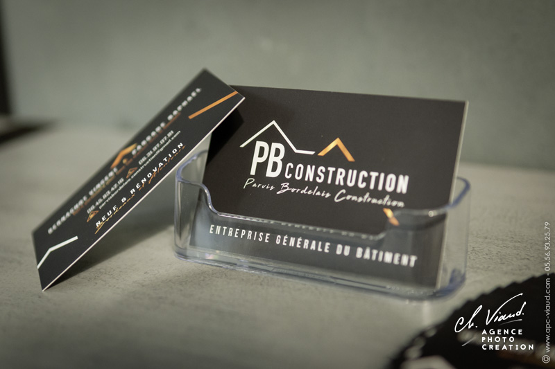 Présentation des cartes de visite de PB Cosntruction