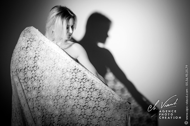 Photo en studio avec de la dentelle pour femme
