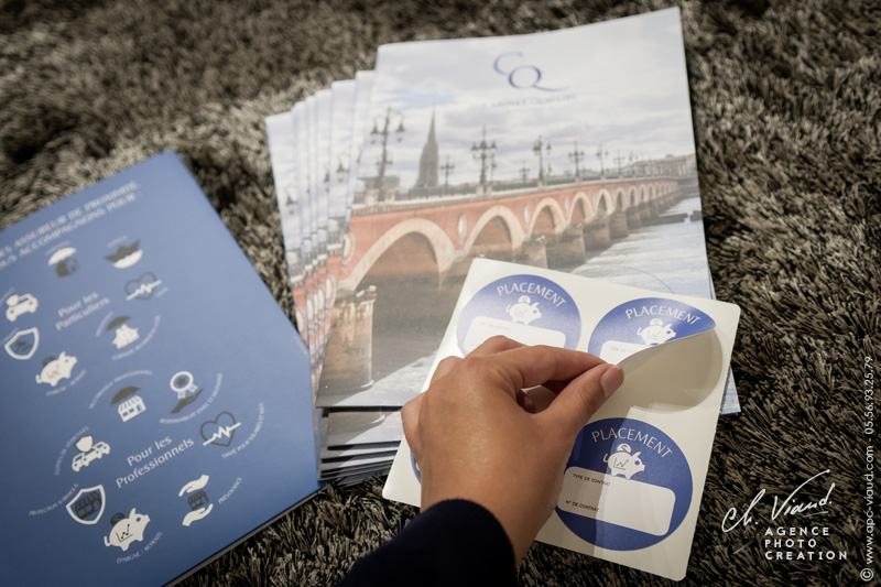 création et impression de stickers pour personnaliser chaque pochette