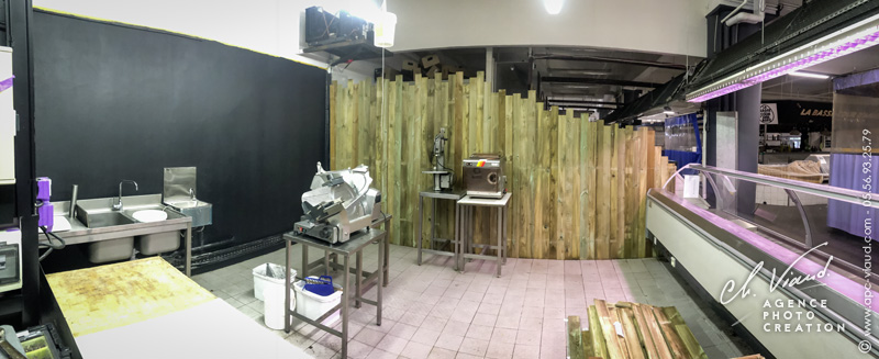 Création d'enseignes, d'ardoises et de stickers personnalisés pour un stand de boucher sur le marché des capucins à bordeaux