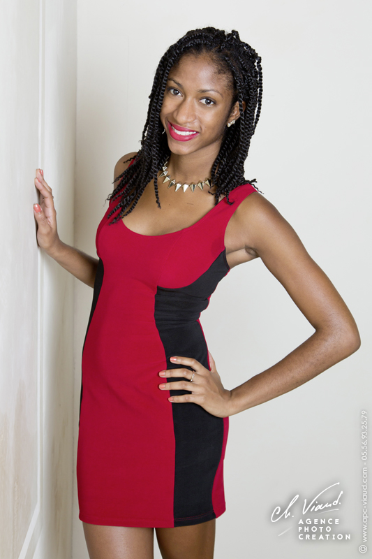 Photo femme sur fond blanc pour book photo