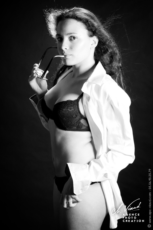 Portrait boudoir d'une femme un sous vêtements