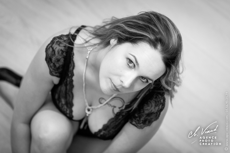 Portrait serré d'une femme en sous vêtements