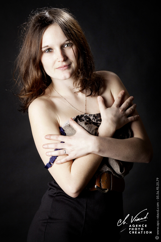 Portrait sexy d'une femme en studio photos