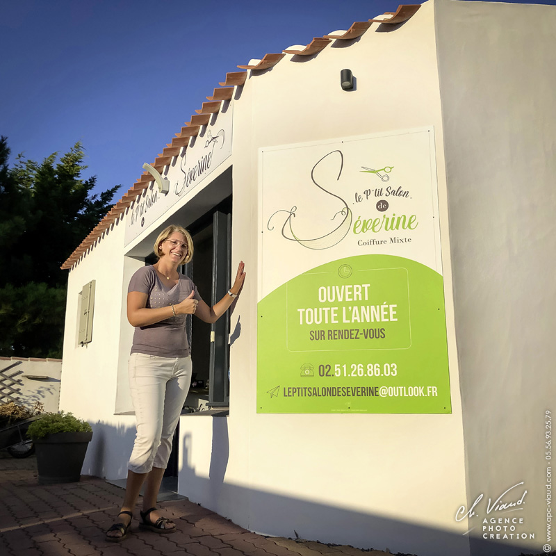 Création personnalisée panneaux de signalisation salon de coiffure