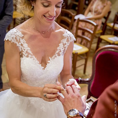 Reportage mariage - Photo de la mariée lors de l'échange des alliances