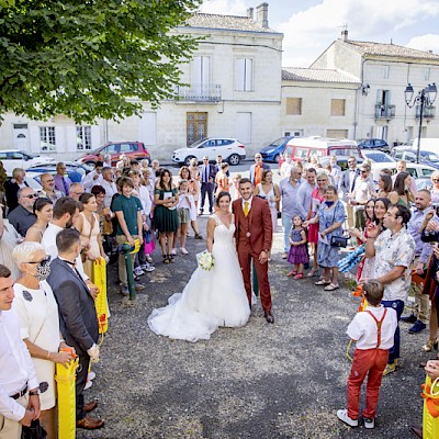 Reportage mariage - Photo de groupe devant l'église
