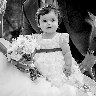 Reportage mariage - Portrait noir et blanc de la fille des mariés
